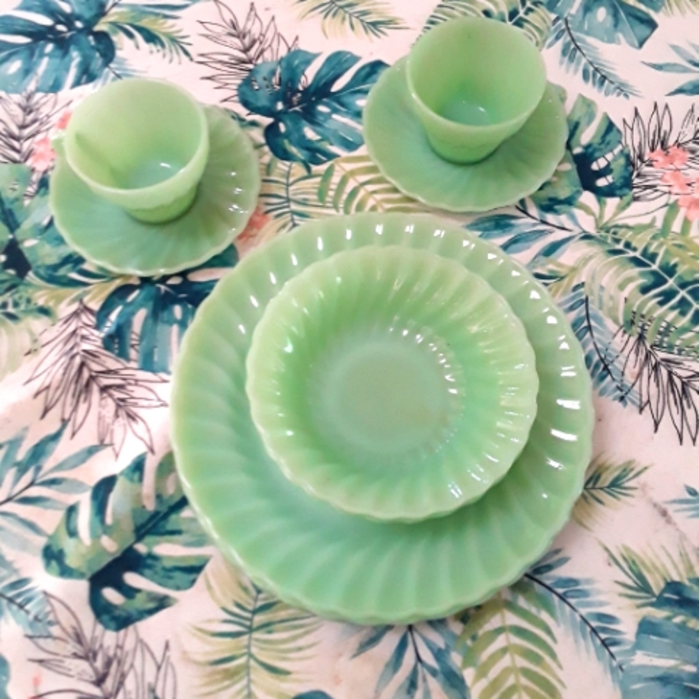 💚 FIRE KING Auth Jadeite Shell Swirl Pattern Set